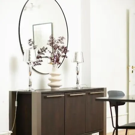 Large & Bright 3br W Whirlpool Near Metro København