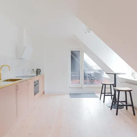Апартаменты Modern 3br Duplex In Nyhavn W Private Balcony