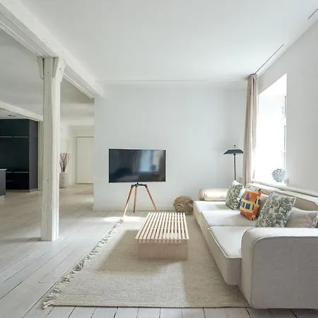 Spacious Centrally Located In Cph's Old Town Apartman *