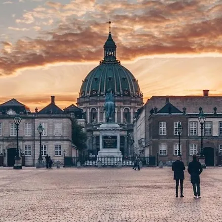 Spacious Centrally Located In Cph's Old Town Apartman *