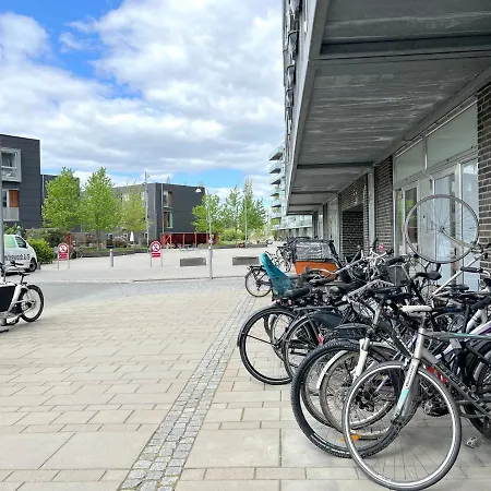 3 Bedroom At Margretheholmsvej With Balcony Near The Opera House And The Center Lejlighed København