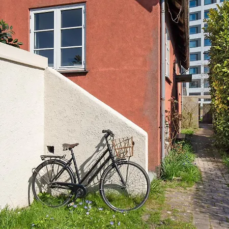 Sanders Charm - Cozy One-bedroom With Shared Garden Apartment *