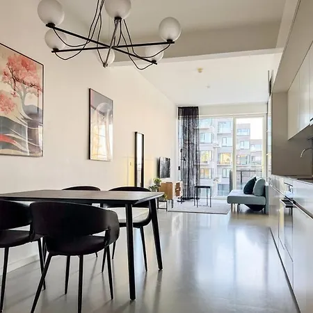 Chic Atelier With Breathtaking Waterfront Apartment