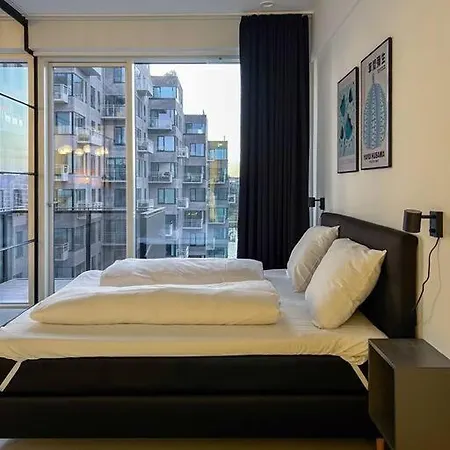 Chic Atelier With Breathtaking Waterfront Apartment