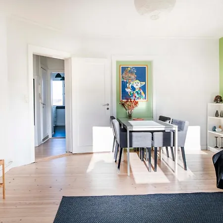 Hyggelig & Lys Lejlighed M.plads Til 4 - Amager