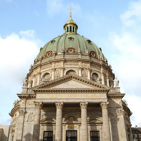 Located In The Heart Of Apartament
