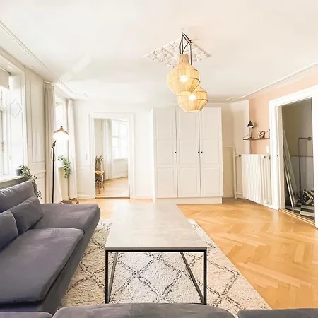 Large With 4 Bedrooms In דירה *