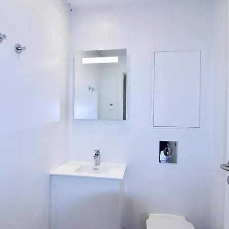 Fantastic 3-bed Wbalcony In North Harbour 아파트