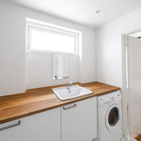 Charming W. 2-bedrooms 아파트 *