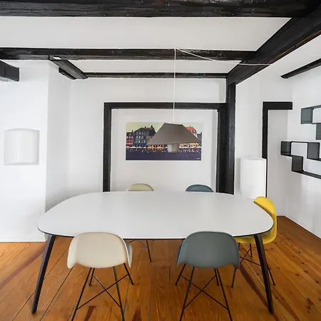 Charming W. 2-bedrooms 아파트