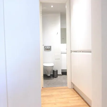 Lejlighed Wonderful 2-bed Wbalcony In Frederiksberg Location *