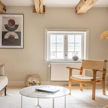 Daire With Exposed Ceiling Beams Kopenhag