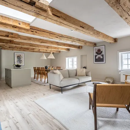 With Exposed Ceiling Beams Daire *