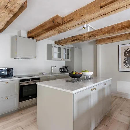 Daire With Exposed Ceiling Beams Kopenhag