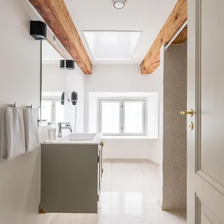 Daire With Exposed Ceiling Beams Kopenhag