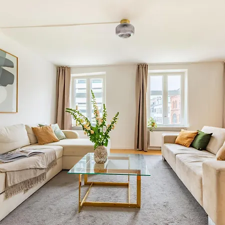 Sanders Regent - Chic Three-bedroom Near Square Appartamento *