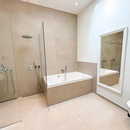 Βίλα Luxury 300 Square Meter With Pool *