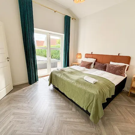Βίλα Luxury 300 Square Meter With Pool *