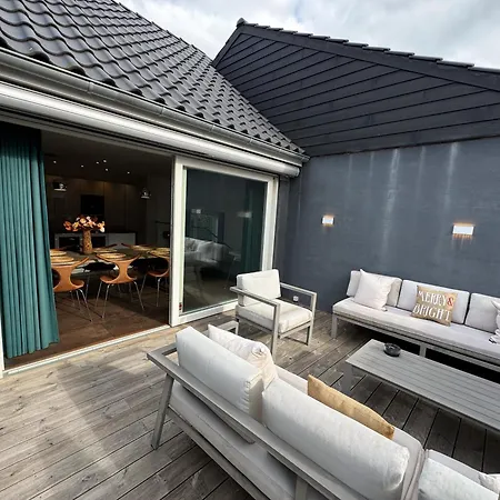 Luxury 300 Square Meter With Pool Βίλα