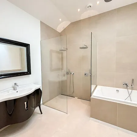 Βίλα Luxury 300 Square Meter With Pool *