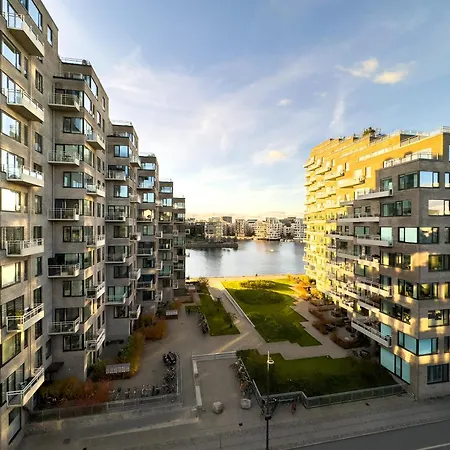Chic Atelier With Breathtaking Waterfront Apartment