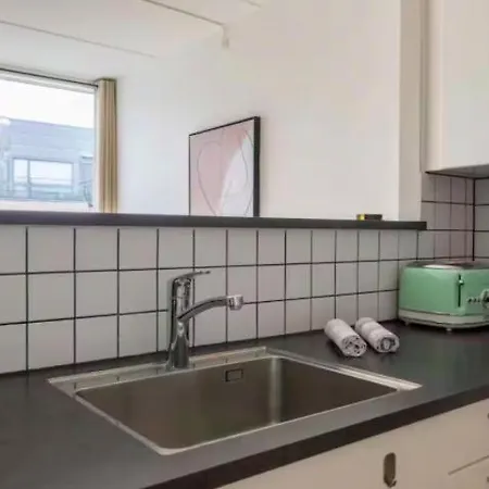 Amazing Two Bedroom In Urban Area Daire
