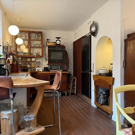 Cozy Chambers With Sunny Garden דירה