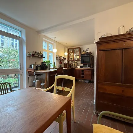 Cozy Chambers With Sunny Garden Apartament *