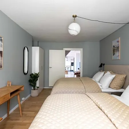 10 Person In The Heart Of Kopenhaga
