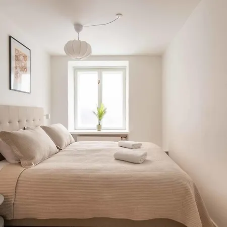 Family Friendly 2br Basement Daire