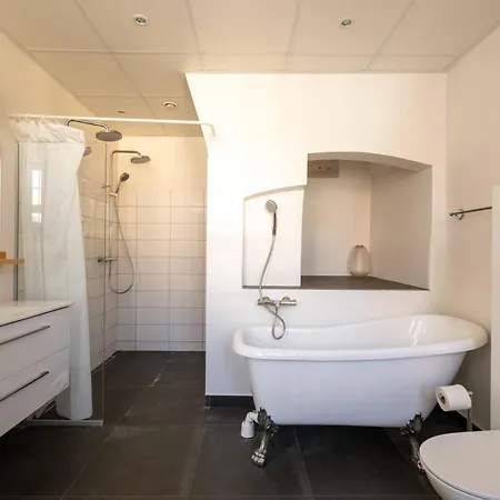 Big 4 Bedroom With Bathtub By Cph Hall Square Apartmán *