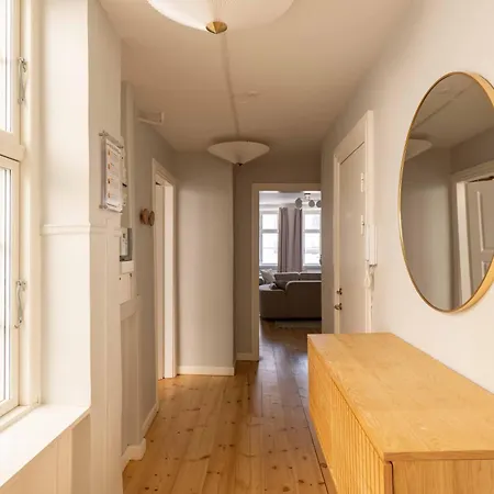 Big 4 Bedroom With Bathtub By Cph Hall Square Kodaň