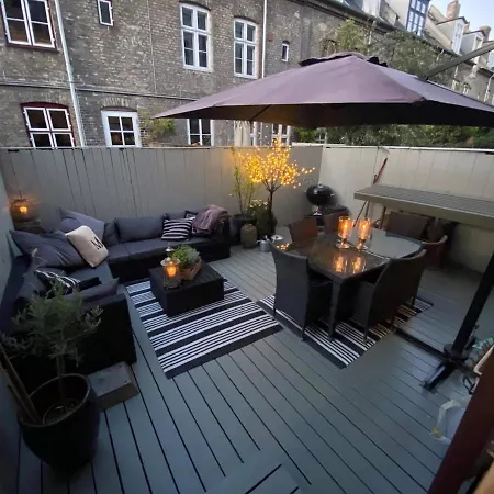 Beautiful Townhouse With A Garden In The Location In 别墅 *