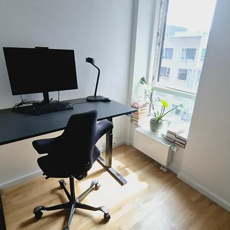 Spacious 120 Metres From Metro Apartamento *