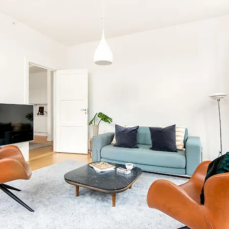Sanders Leaves - Pleasant Four-bedroom In Downtown דירה