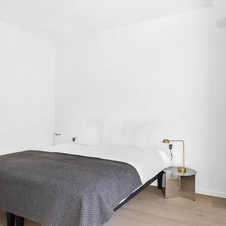 Seaport Apartment *